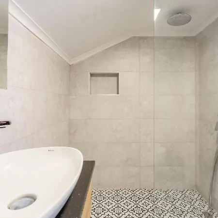 Emel Paradise 무글라